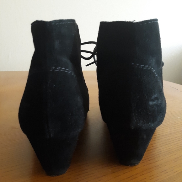 SALE‼️🥰🥾Beautiful Suede Booties!🎈 - Picture 5 of 12